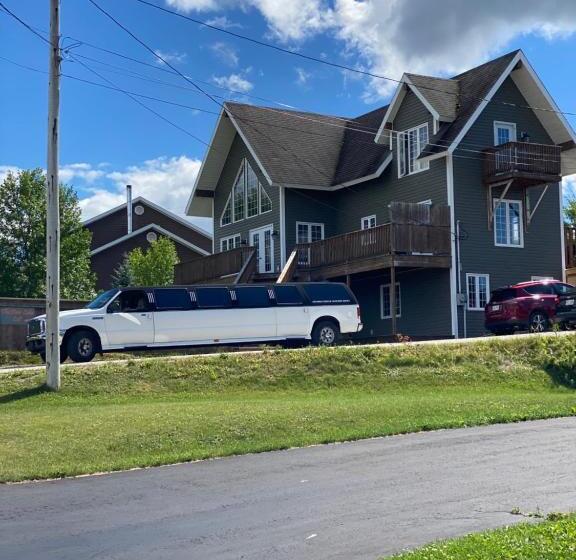 Шале Superior 1 Спальня, The Deer Lake Loft