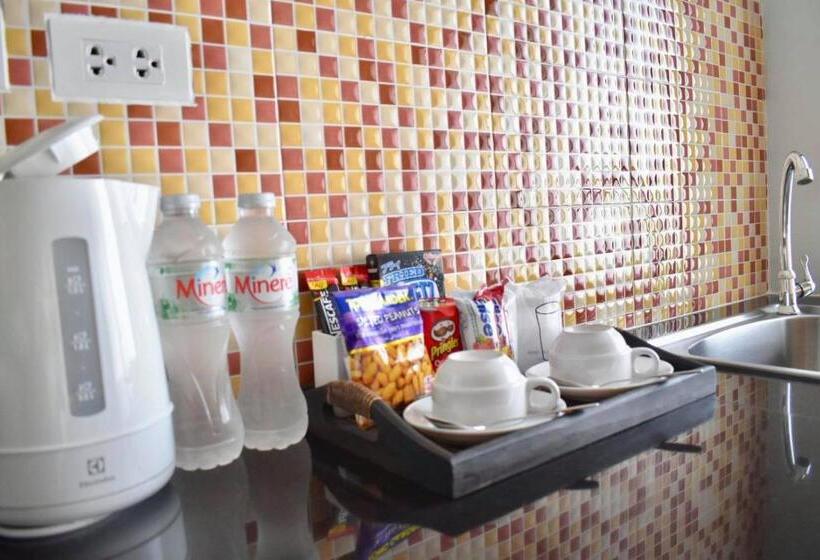 اتاق استاندارد سه نفره, Isayarada Apartment