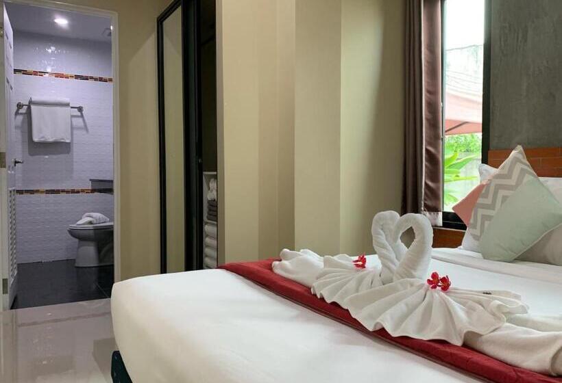 اتاق استاندارد سه نفره, Isayarada Apartment