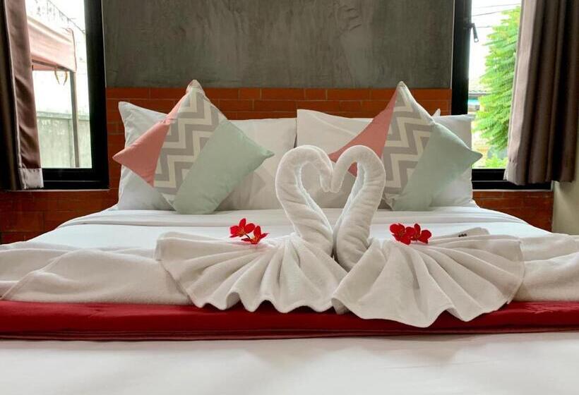 اتاق استاندارد سه نفره, Isayarada Apartment