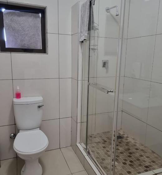 חדר סטנדרט לשלושה, Gariep Country Lodge