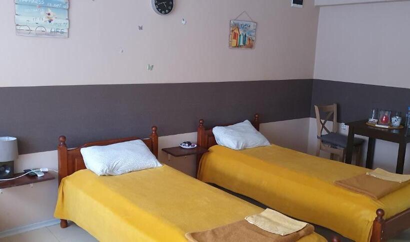 הכלכלה חדר לארבעה עם מקלחת משותפת, Rooms Lagat