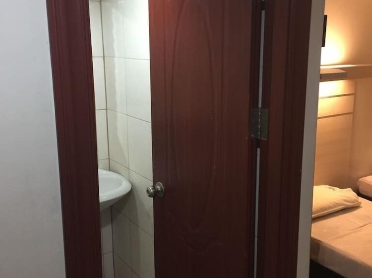 اتاق اکونومی, The Loft Inn