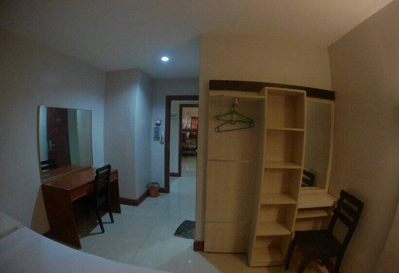 اتاق اکونومی, The Loft Inn