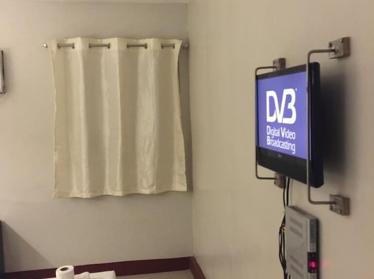 اتاق عادی, The Loft Inn