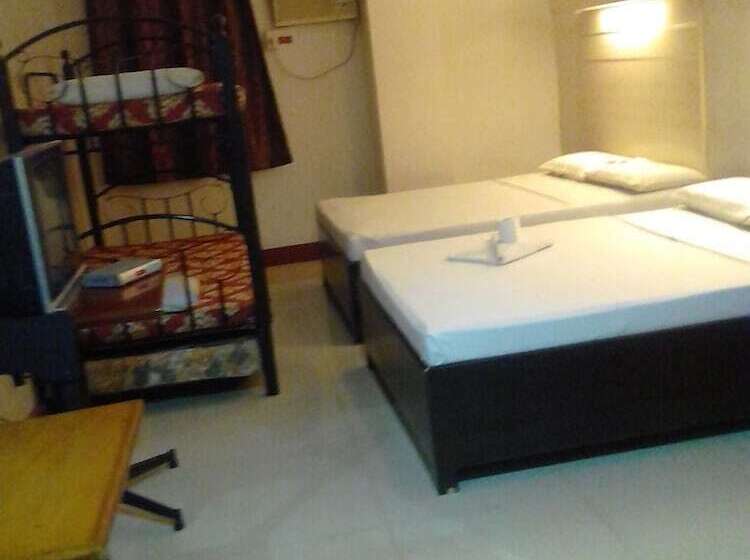 اتاق عادی, The Loft Inn