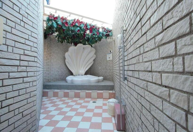 디럭스 룸 킹사이즈 침대, Lala