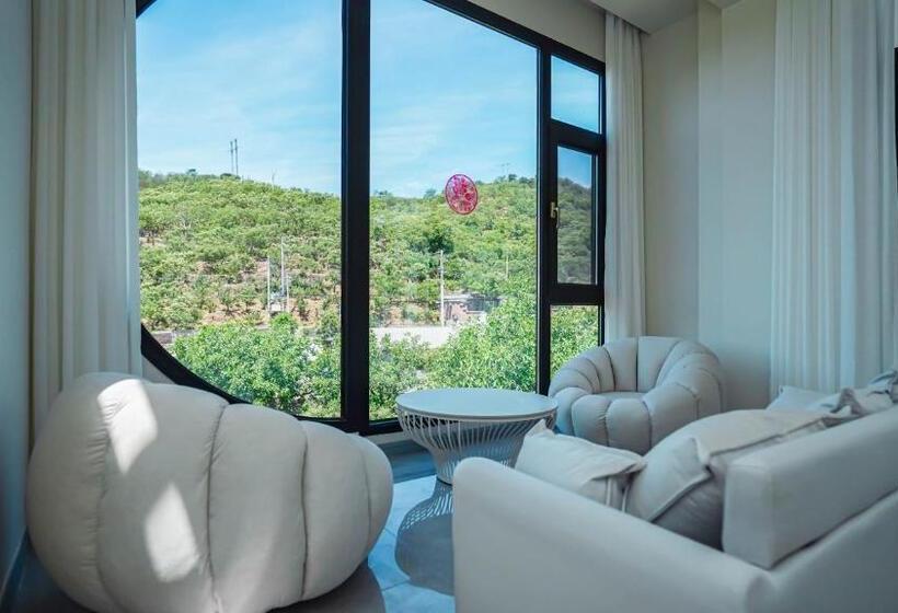 سوئیت جونیور با چشم‌انداز کوهستان, Yue Tong Farmer House