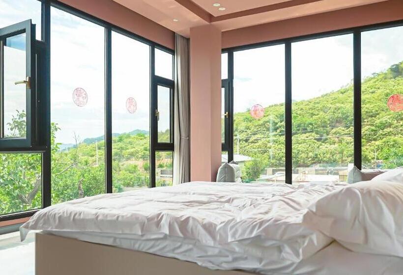 سوئیت جونیور با چشم‌انداز کوهستان, Yue Tong Farmer House