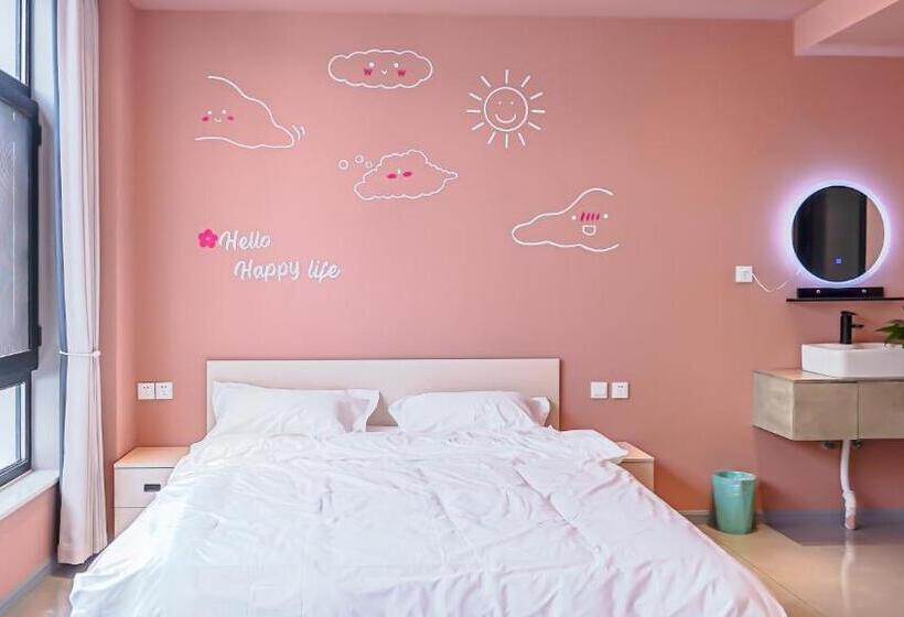 سوئیت جونیور با چشم‌انداز کوهستان, Yue Tong Farmer House