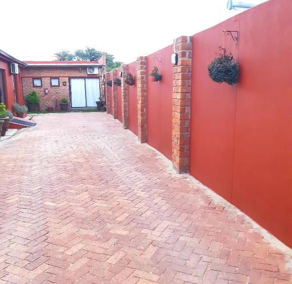 اتاق خانوادگی, Niilo's Guesthouse