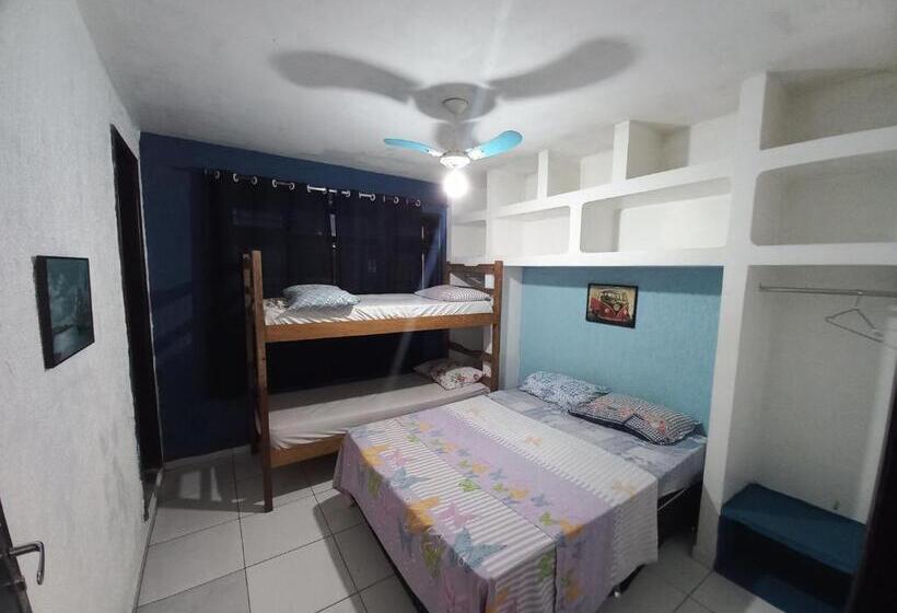 Standaard Vierpersoonskamer, Rock N Hostel