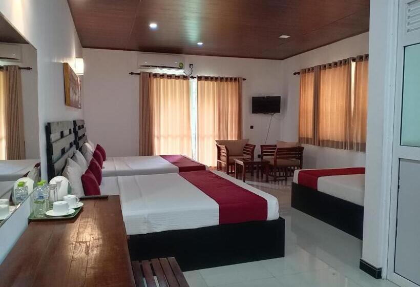 اتاق خانوادگی, Pivisuma Lodge
