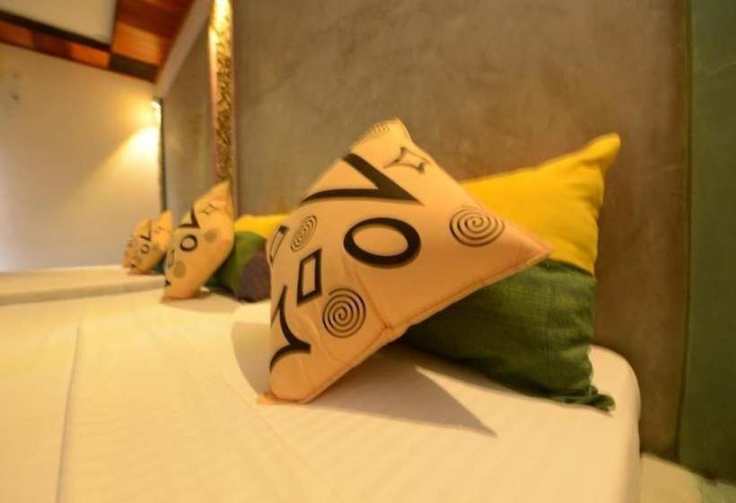 اتاق خانوادگی, Eco Chalets