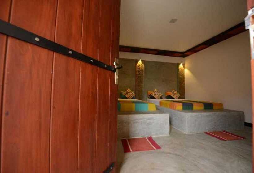 اتاق خانوادگی, Eco Chalets