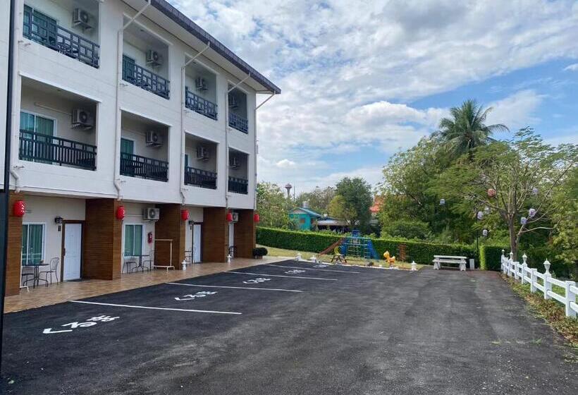 家庭间, Wangpruksa Resort