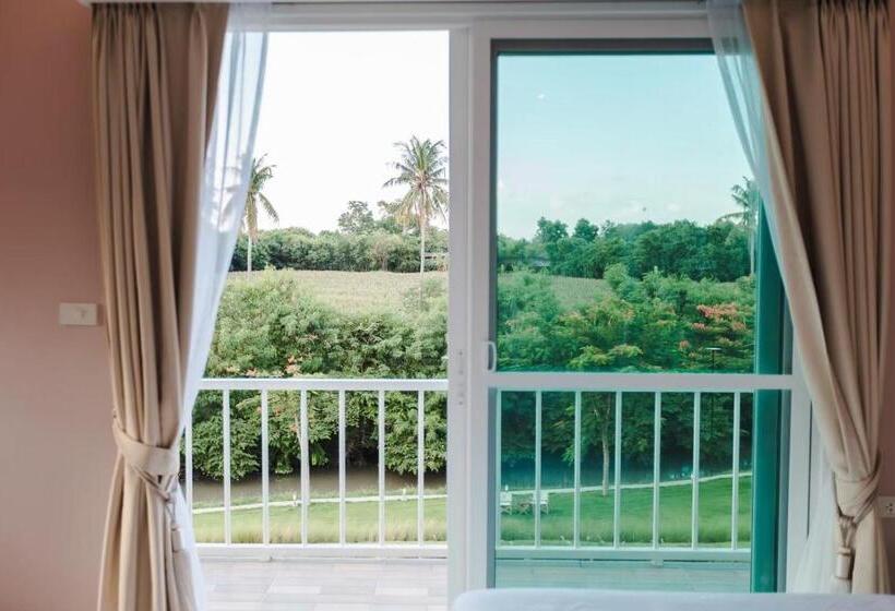 可看到停车场的标准间, Wangpruksa Resort