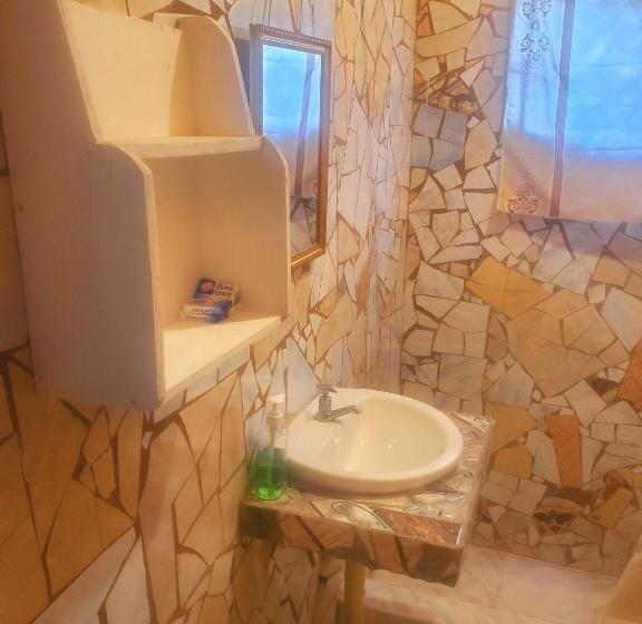 اتاق لوکس, Fay Guest House