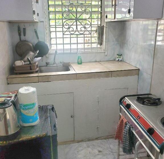 اتاق لوکس, Fay Guest House