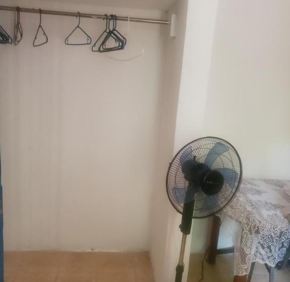 اتاق لوکس, Fay Guest House