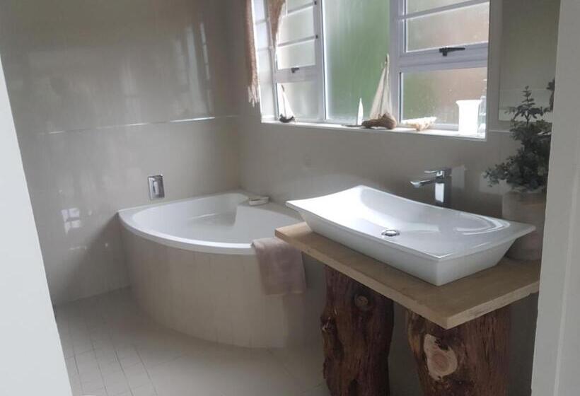 اتاق لوکس, Log Inn