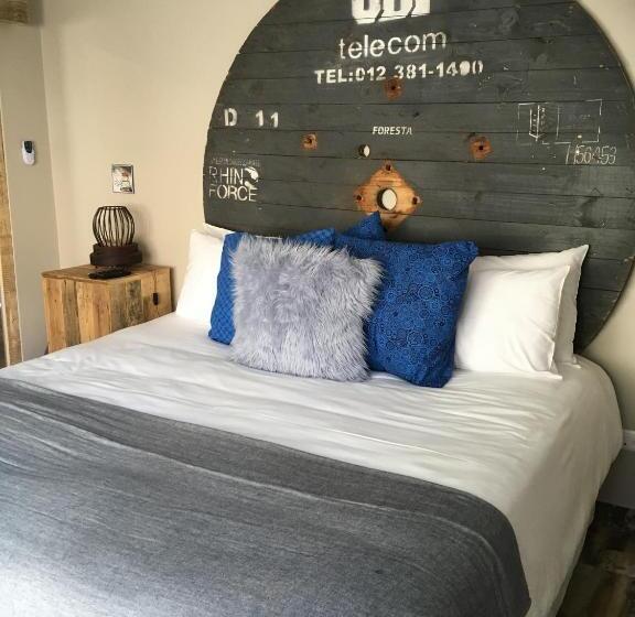 اتاق سوپریور, Log Inn