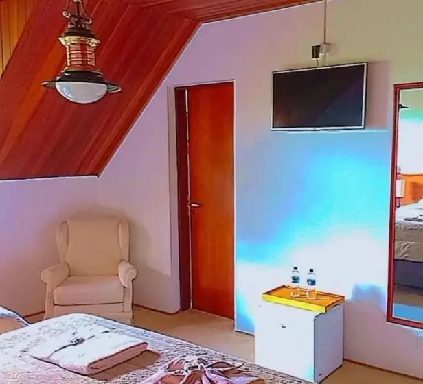 庭の見えるスタンダードトリプルルーム, Guest House Família