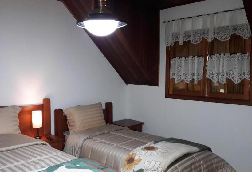 Habitació Triple Estàndard Vista Jardí, Guest House Família