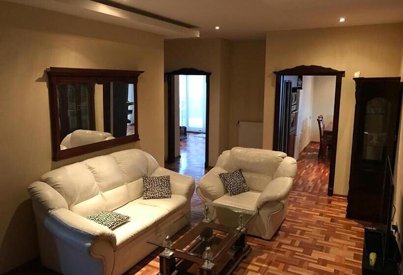 اتاق خانوادگی, Villa Midesta