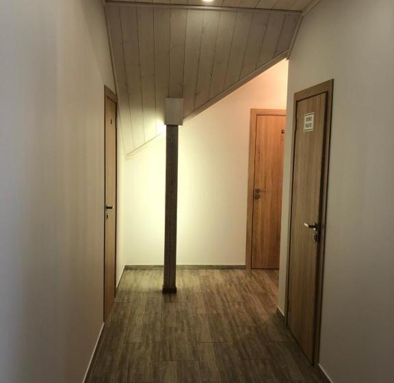 استودیوی لوکس, Villa Midesta