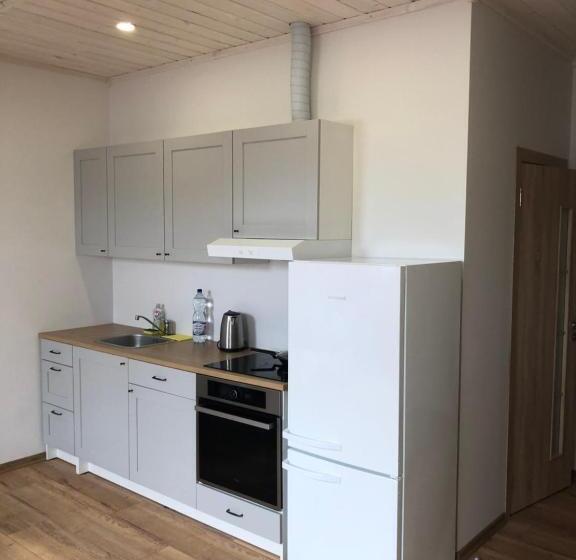 استودیوی لوکس, Villa Midesta