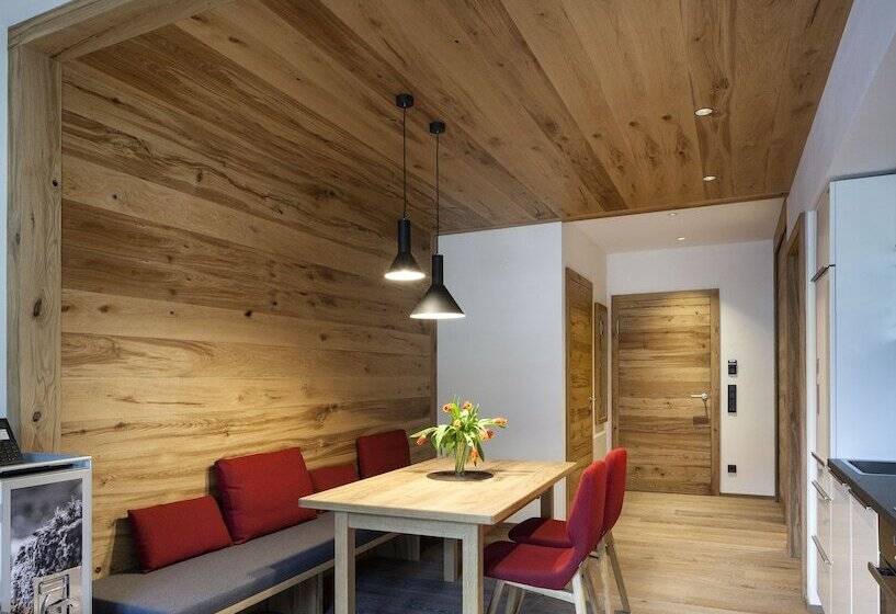 آپارتمان 1 خوابه, Das Heimsitz