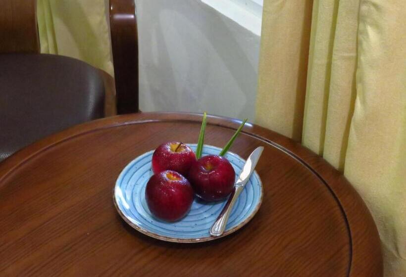 اتاق لوکس با تخت بزرگ, The Sunrise Huraa