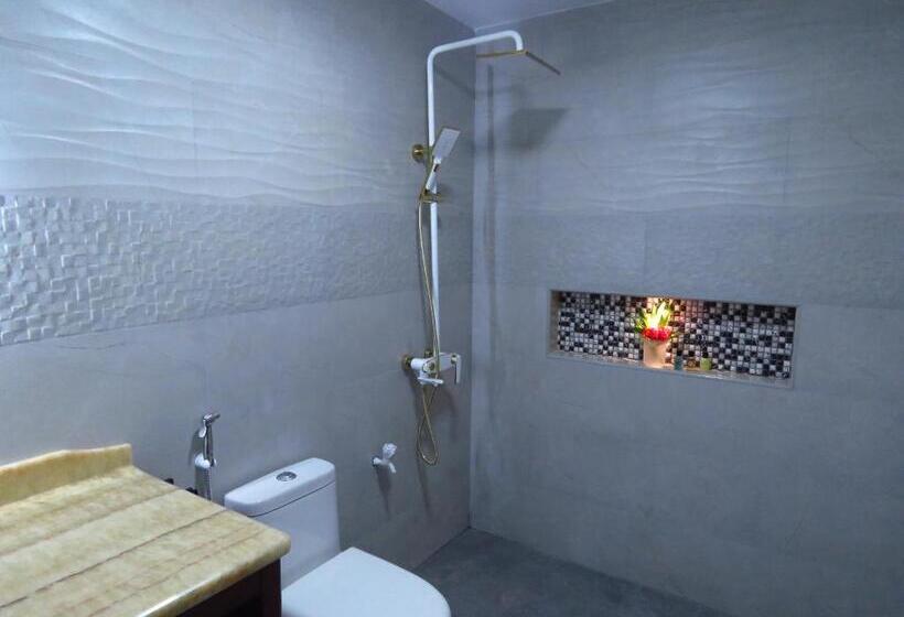 اتاق لوکس با تخت بزرگ, The Sunrise Huraa