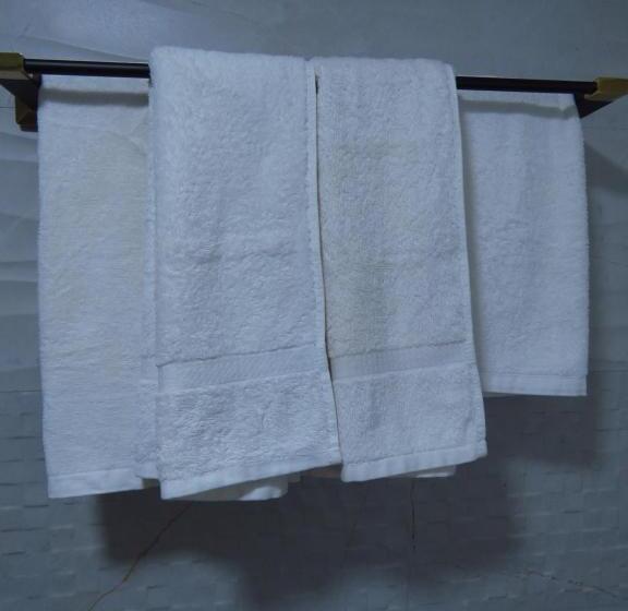 اتاق لوکس با تخت بزرگ, The Sunrise Huraa