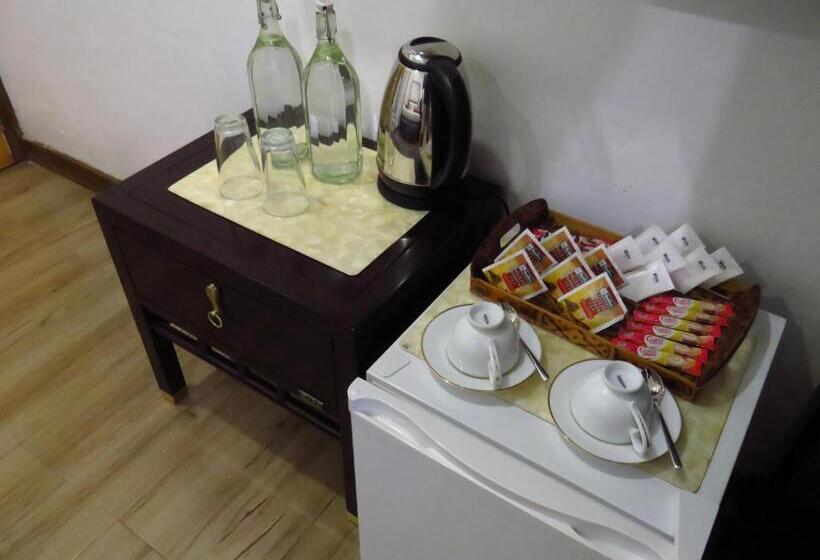 اتاق لوکس با تخت بزرگ, The Sunrise Huraa