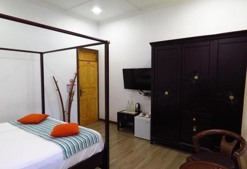 اتاق لوکس با تخت بزرگ, The Sunrise Huraa