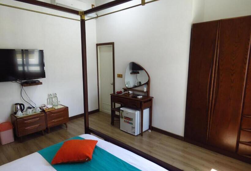 اتاق لوکس, The Sunrise Huraa