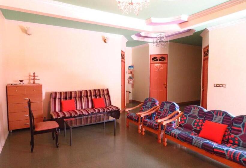 اتاق اکونومی, The Sunrise Huraa