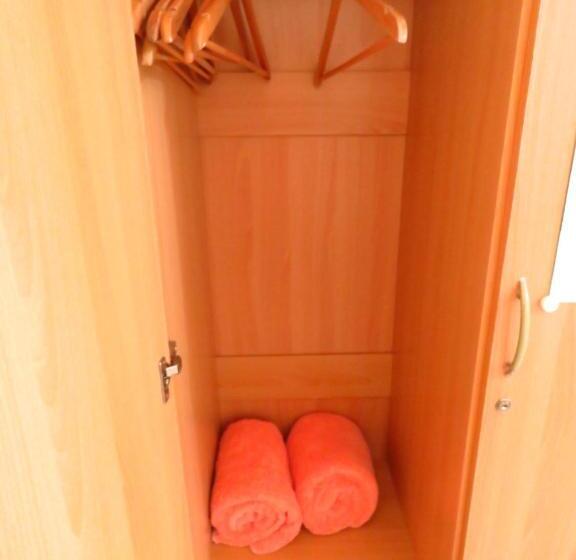 اتاق اکونومی, The Sunrise Huraa