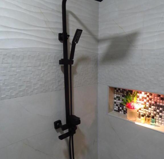 اتاق لوکس, The Sunrise Huraa