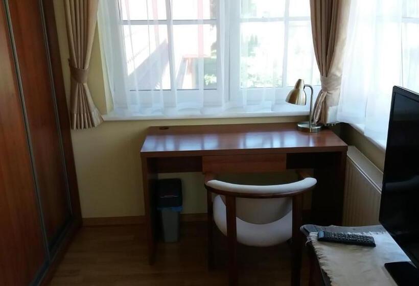 اتاق خانوادگی, Vila Liepa