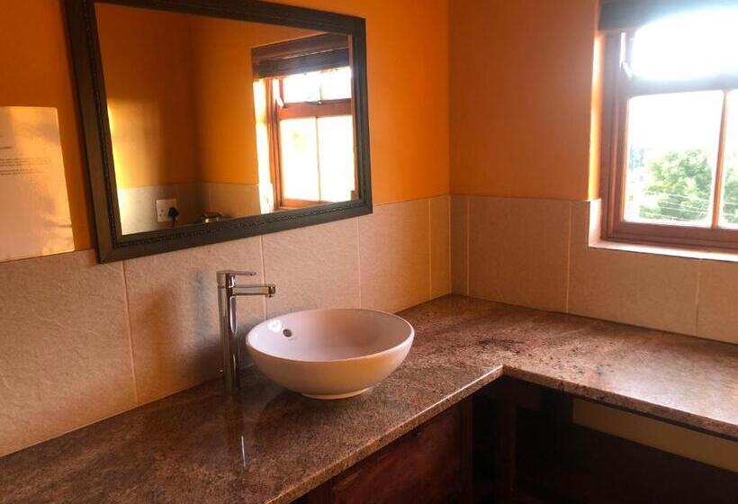 קוטג' דלוקס, Inn On Highlands