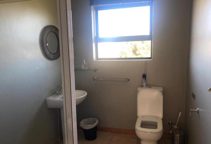 小室, Inn On Highlands