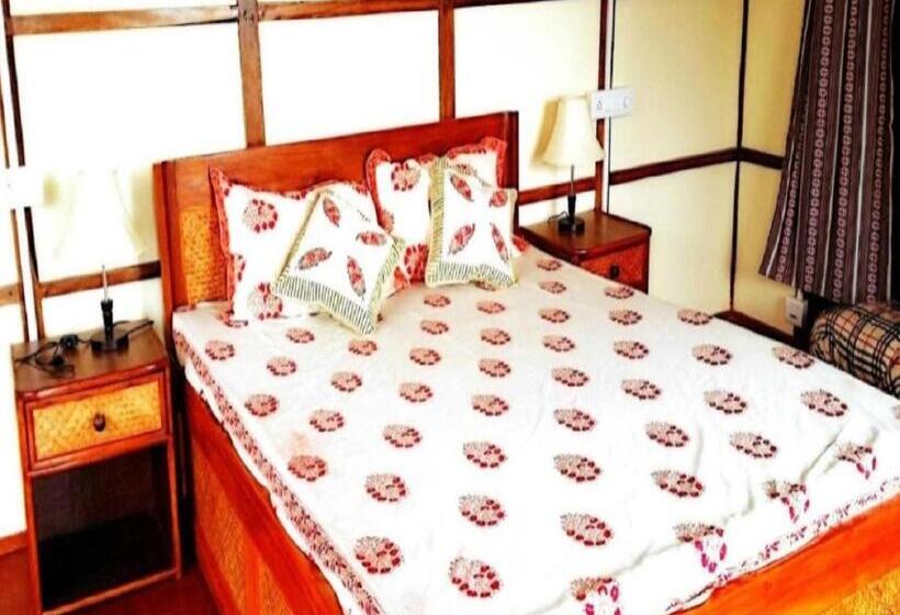 اتاق استاندارد سه نفره, Kalimpong Village Retreat