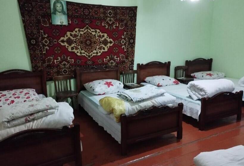 اتاق استاندارد چهارنفره با چشم‌انداز باغ, B&b Edem