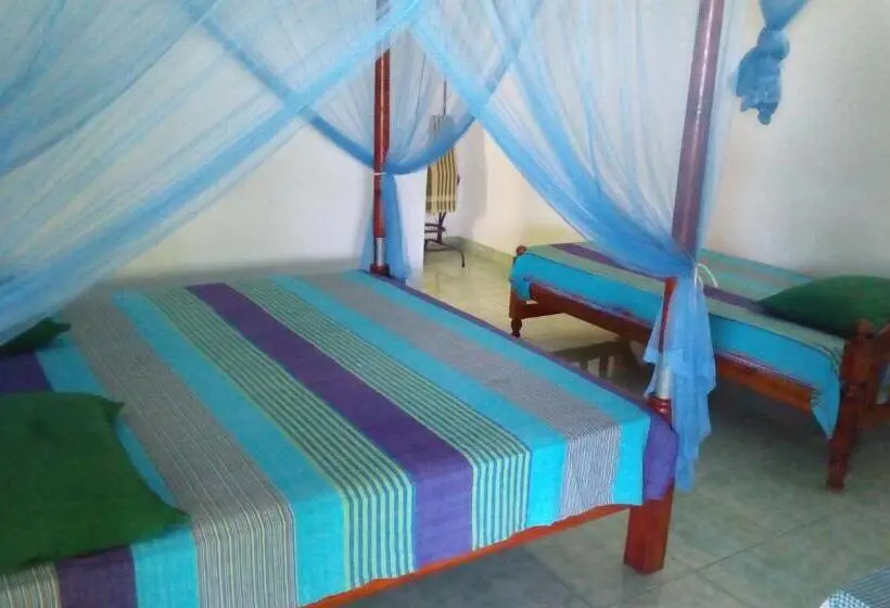 اتاق استاندارد سه تخته با بالکن, Lagoon Inn