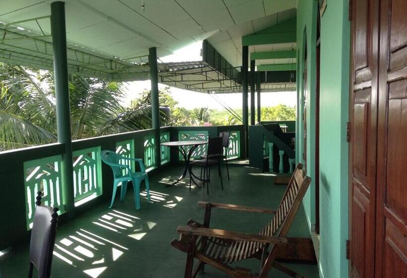 3 Bett Standardzimmer Balkon, Lagoon Inn