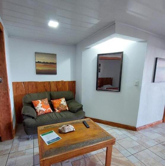 غرفة قياسية ثلاثية, Loma Tranquila