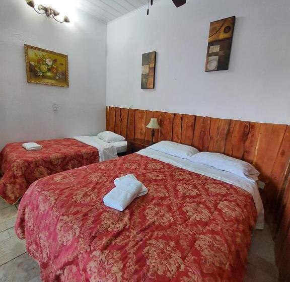 غرفة قياسية ثلاثية, Loma Tranquila